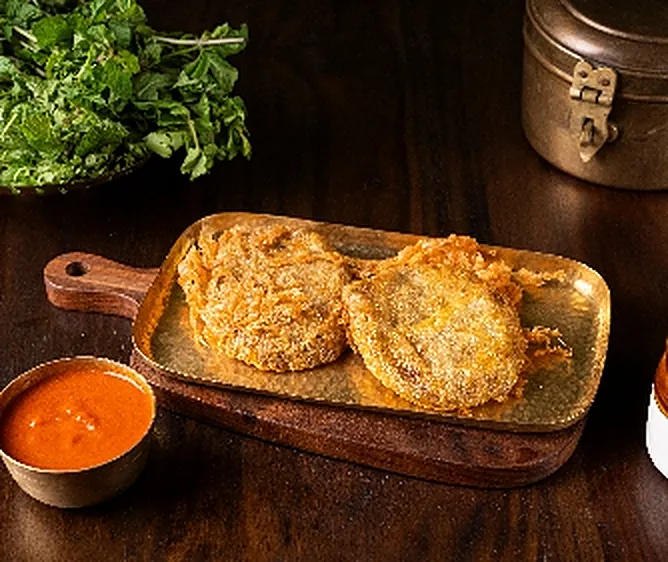 Cutlets with gravy on a brass tray